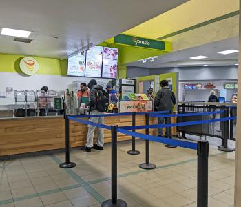 Students lining up to order at Jamba at the Student Union.